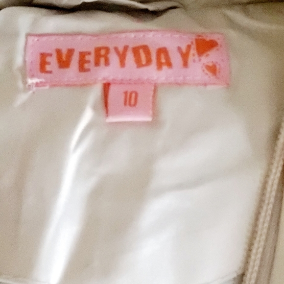 Cream Puffer Vest - Picture 5 of 6